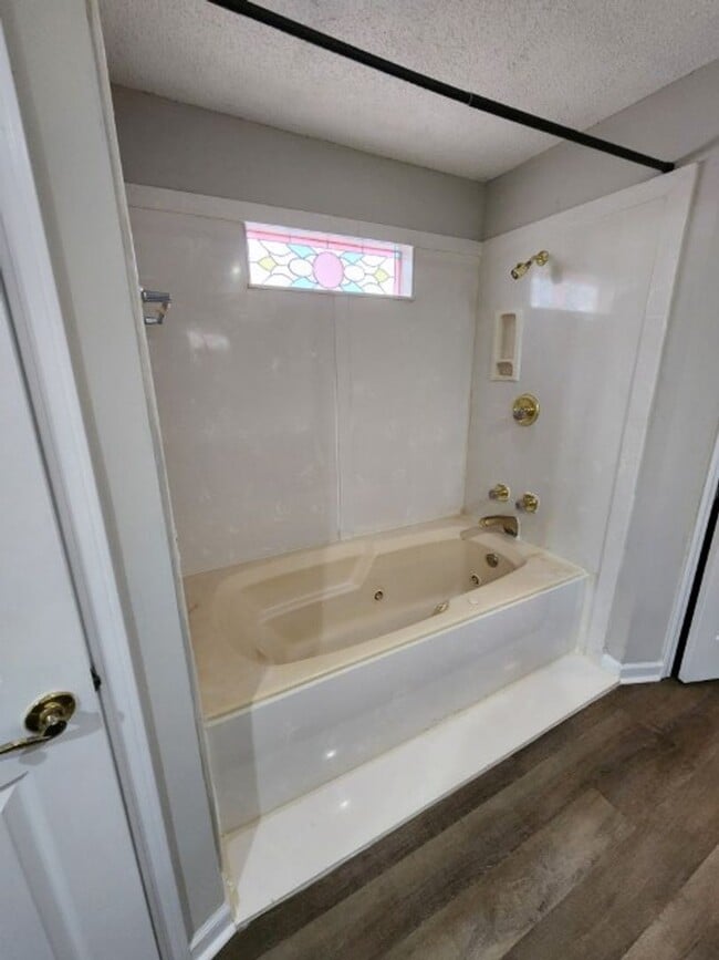 Building Photo - 15 Honey Locust Ct