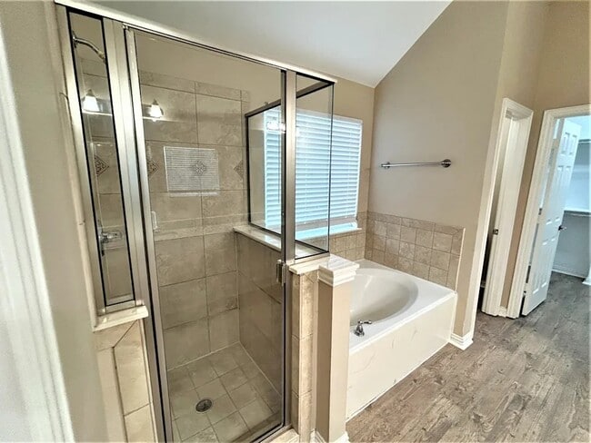 Building Photo - 1103 Miramar Ave