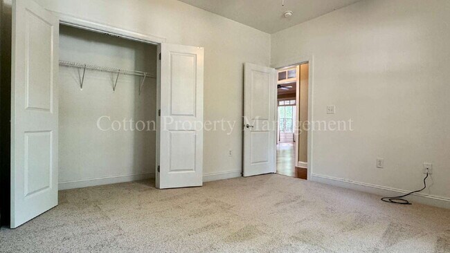 Building Photo - 8854 Plantation Landing Dr