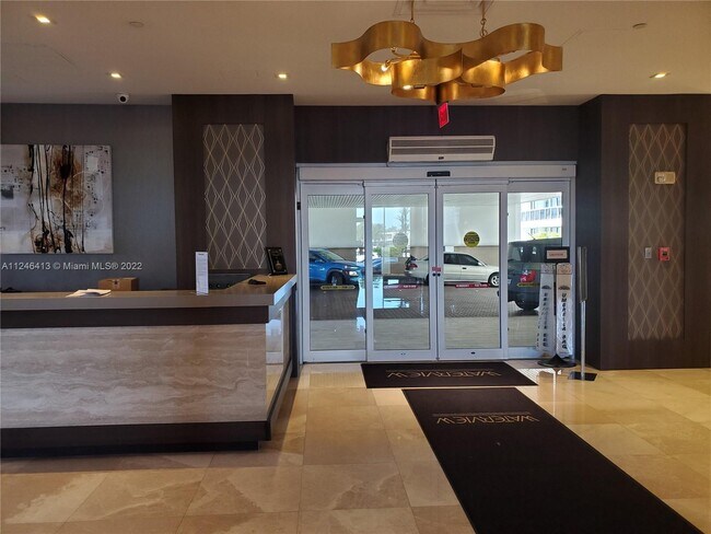 Building Photo - 20515 E Country Club Dr  841 Aventura Fl 3...