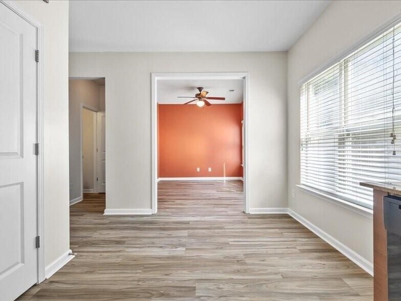Building Photo - 472 Tufton Tr