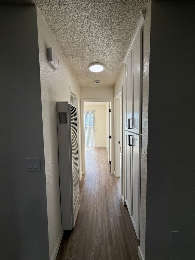 Building Photo - 123 W Olive Dr