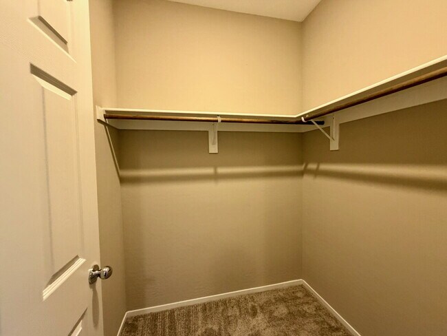 Building Photo - 3 BED 3 BATH 2 CAR GARAGE TOWNHOUSE W/ PRIVATE YARD, LOFT & BEDROOM DOWNSTAIRS IN GATED COMMUNITY...