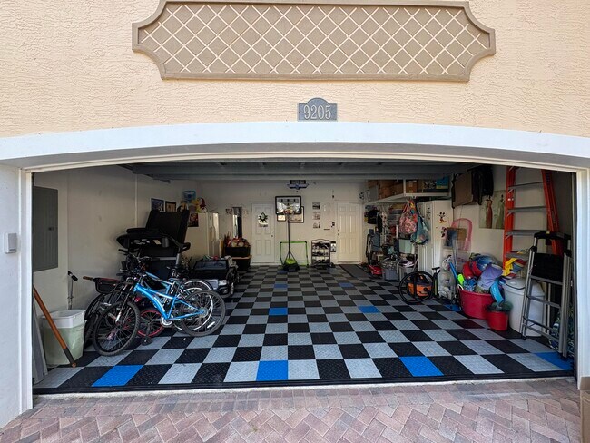 Building Photo - 9205 Villa Palma Ln