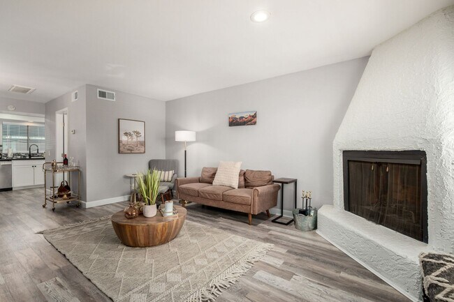 Building Photo - FURNISHED Scottsdale 2/bed/2bath Townhome ...