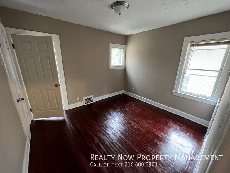 Building Photo - 3346 Desota Ave