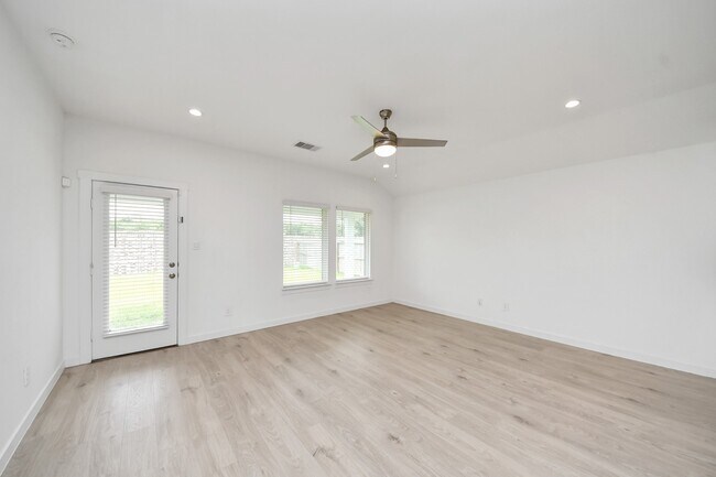 Building Photo - 1618 Westway Dr
