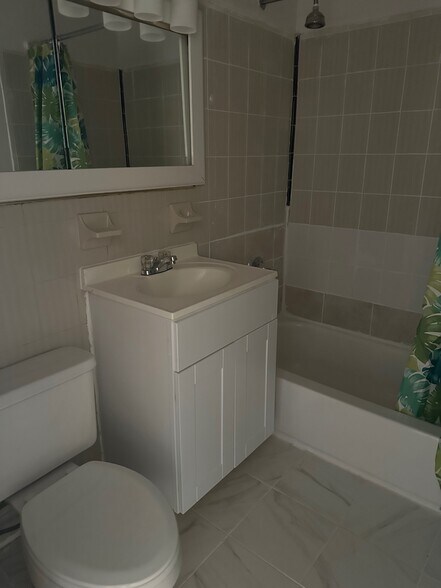 Building Photo - 715 Saint Lawrence Ave