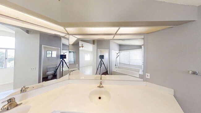 Building Photo - 34907 Summerwood Dr