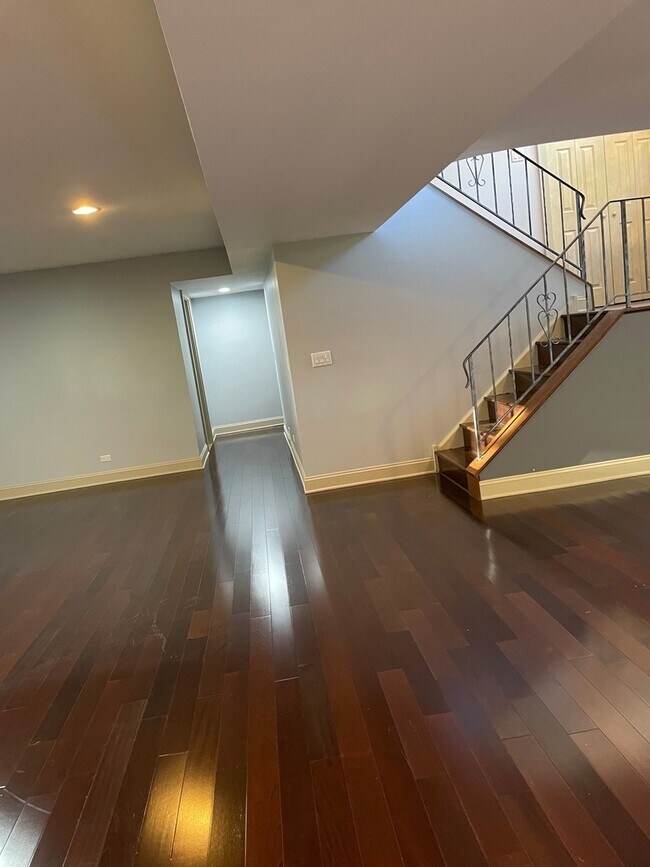 Building Photo - 4504 Normandy Dr