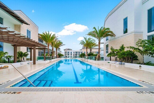 Building Photo - 220 SE Mizner Blvd