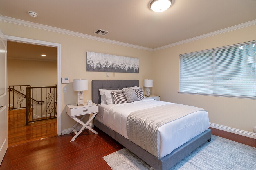 Guest Bedroom upstairs - 3689 S La Cienega Blvd