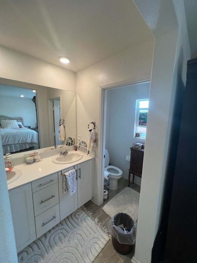 Building Photo - Comfortable Living in a Quiet Neighborhood...