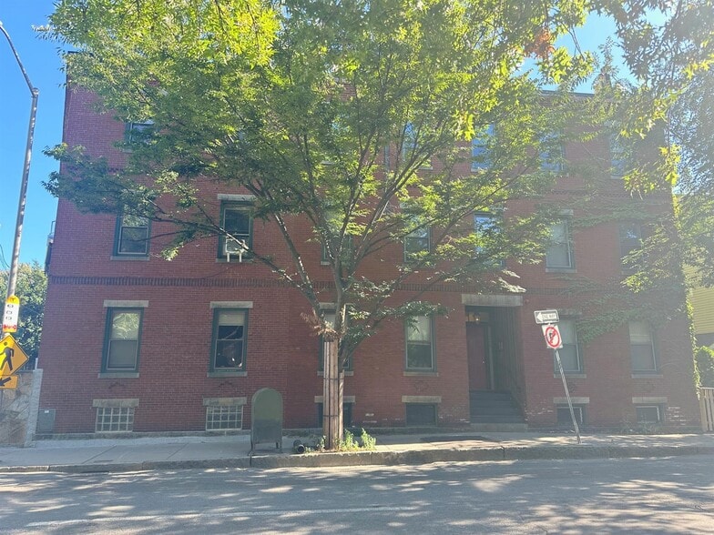 Building Photo - 268 River St