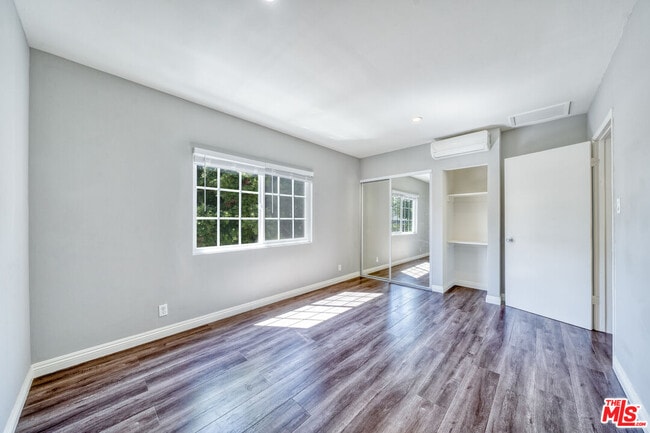 Building Photo - 1112 Ocean Park Blvd