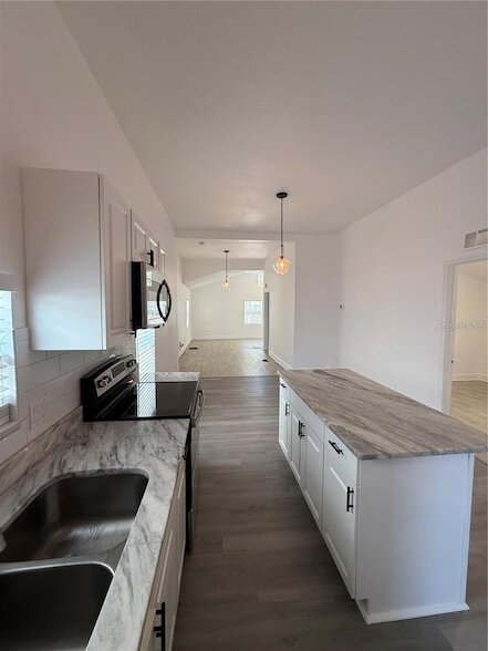 Building Photo - 114 W Amelia Ave