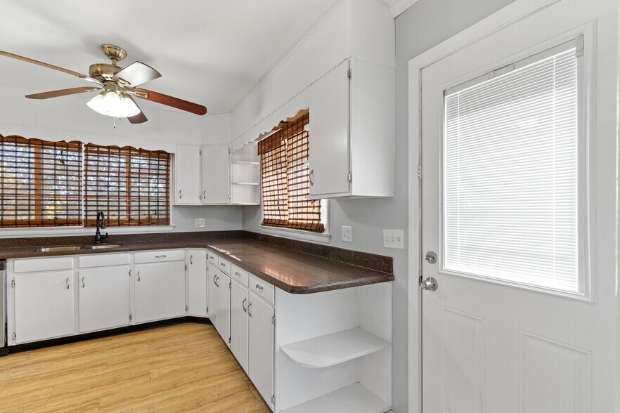 Building Photo - 603 Bitsy Ln