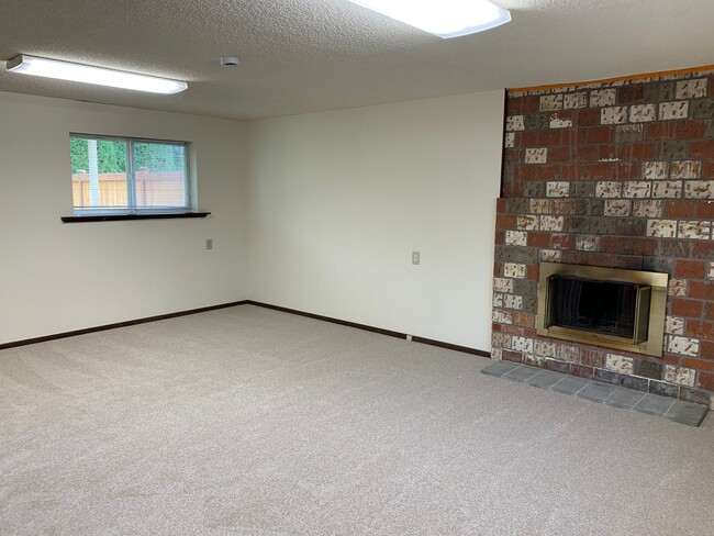 Building Photo - 3 Bedroom 2.5 Bath Lynnwood/Bothell Home N...