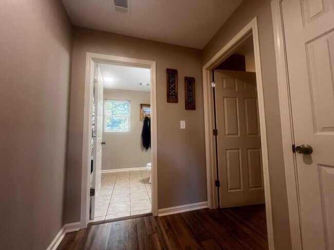 Building Photo - 300 Gardner St