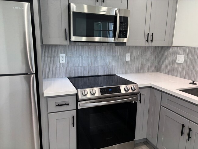 Interior Photo - Lake St, 1219