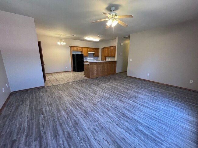 Building Photo - Three Bedroom in Norman with new hardwood ...