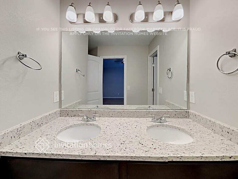 Building Photo - 10958 Clarion Dr