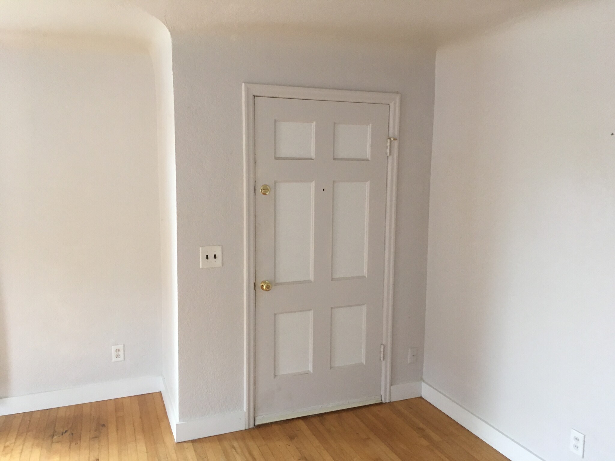 Building Photo - 98 W 29th Ave