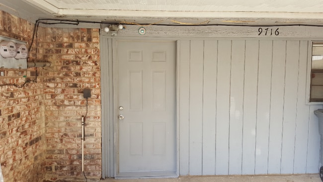 Building Photo - 9716 Summerwood Cir