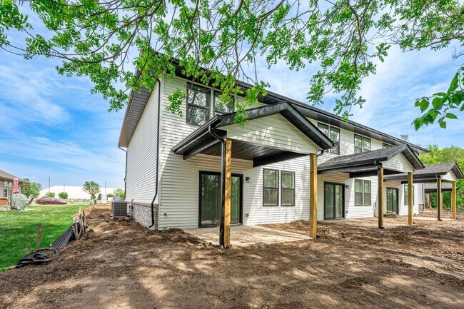Building Photo - 11586 Willowbrook Rd