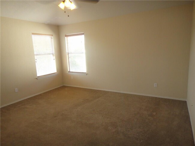 Building Photo - 809 Chiselpoint Cove