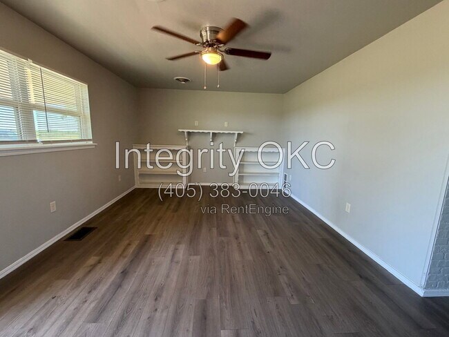 Building Photo - 5150 W Camp Dr