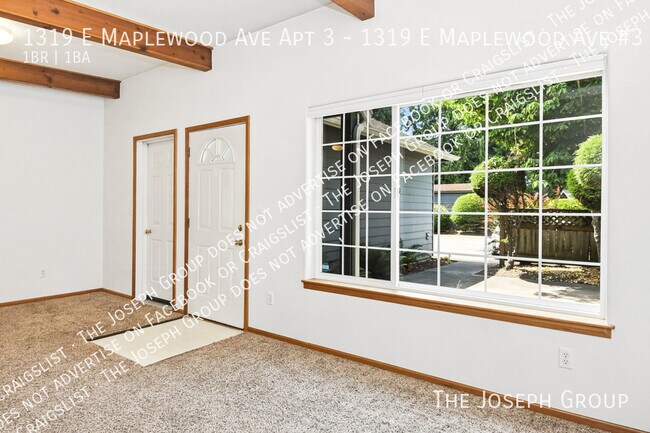 Building Photo - 1319 E Maplewood Ave