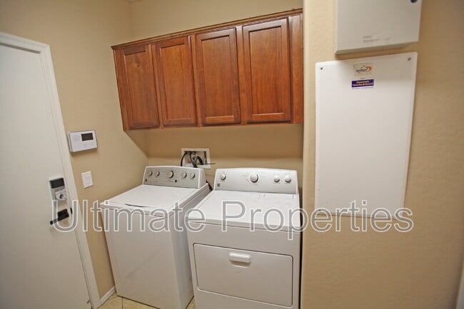 Building Photo - 18028 W Golden Ln