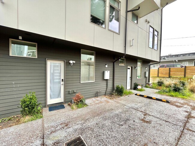Building Photo - Great Townhome for rent