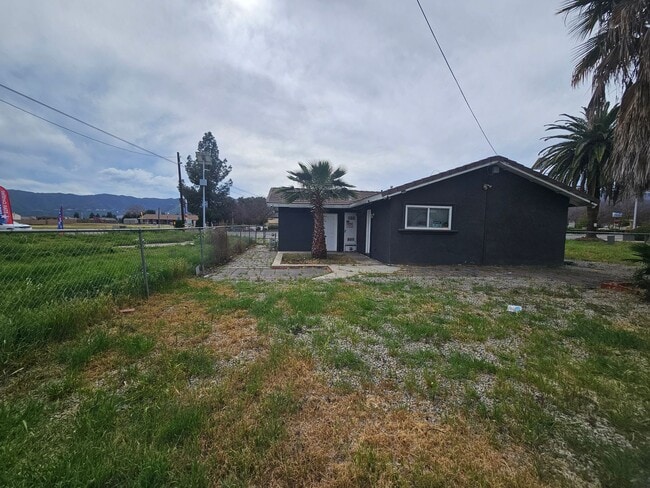 Building Photo - Mixed Used Residential and Commercial- Large Back Yard with Rolling Gate