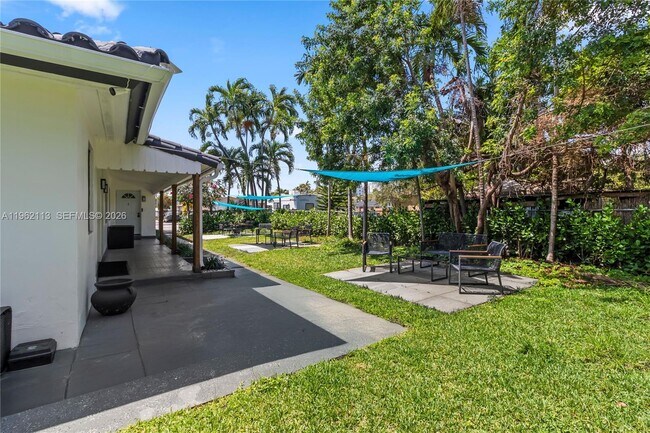 Building Photo - 715 NE 6th St