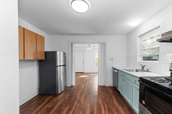 Building Photo - 204 Lessin Ln