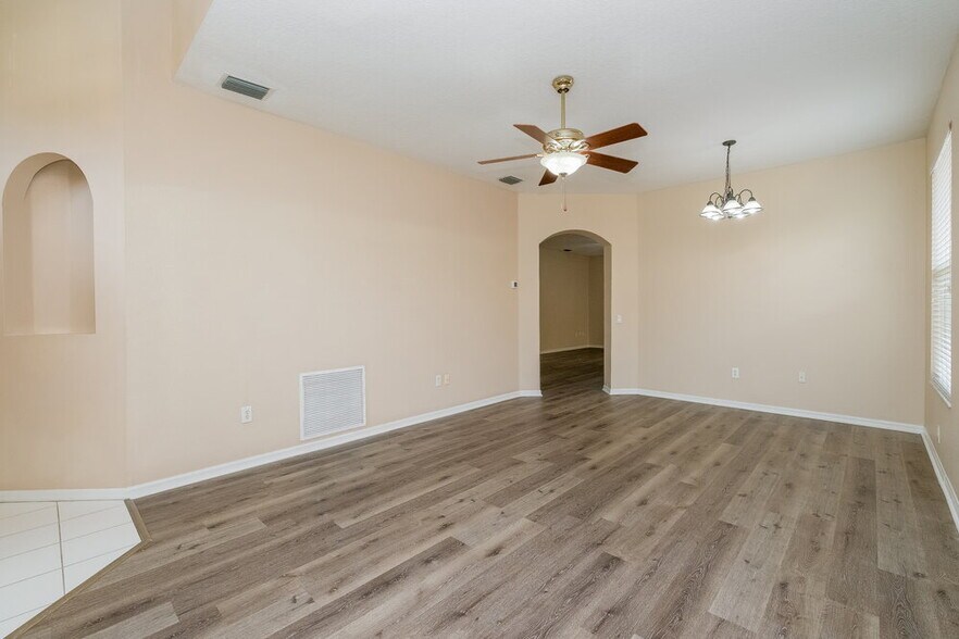 Building Photo - 25402 7 Rivers Cir