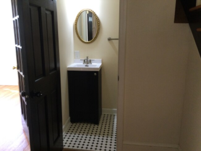 Building Photo - 117 W Wright St