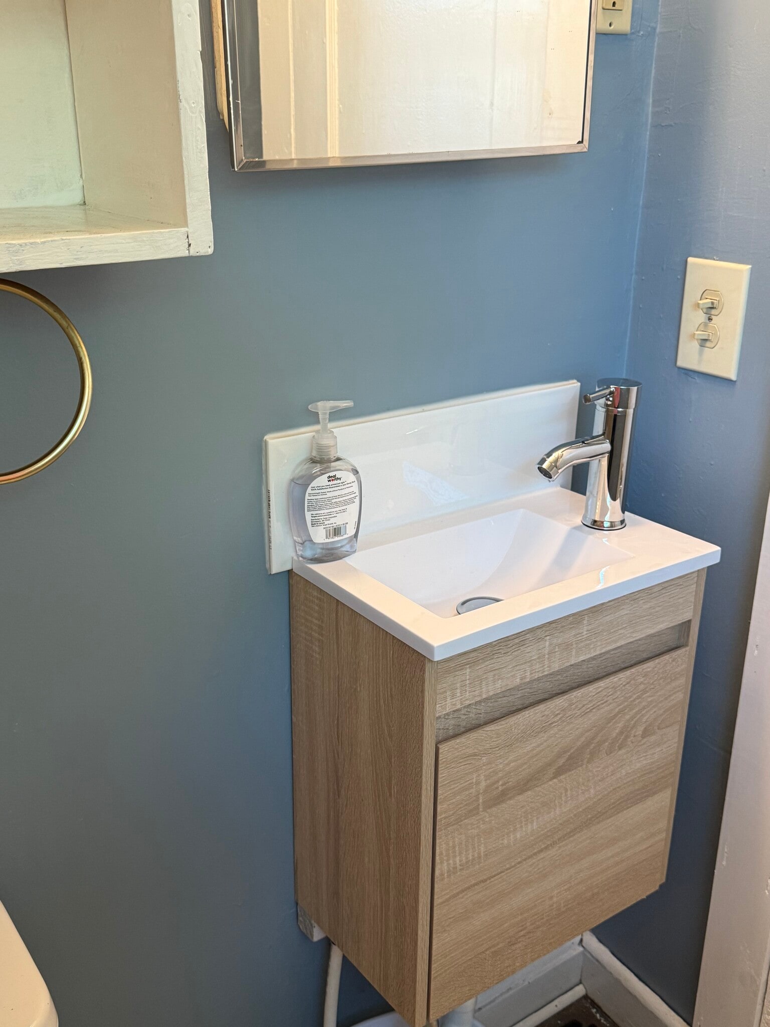 Bathroom - 47 Pine St