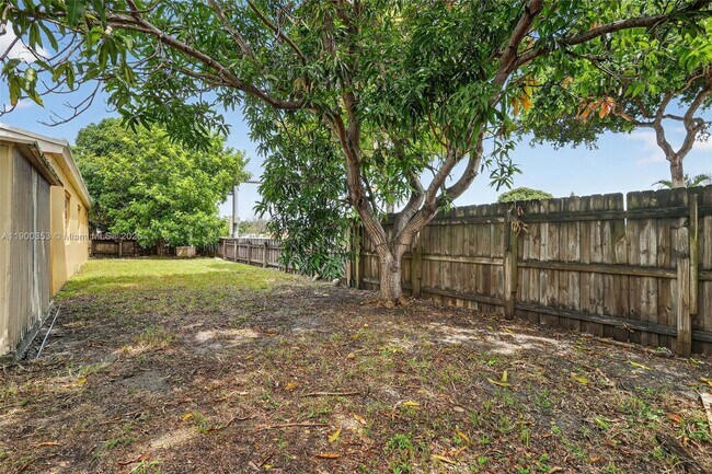 Building Photo - 1498 NE 180th St