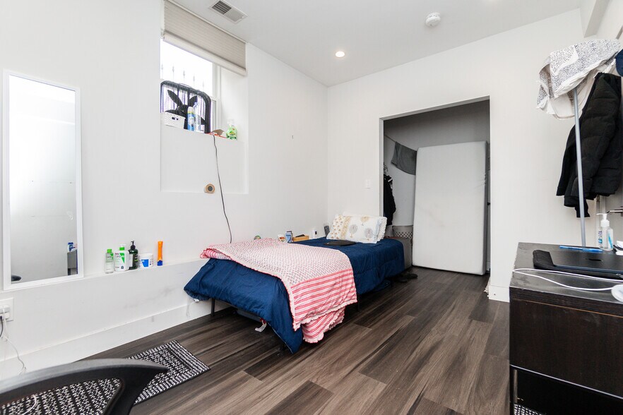 Building Photo - 78 Forest St