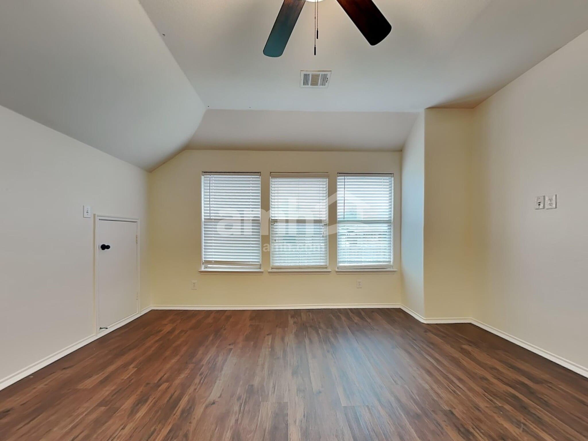 Building Photo - 1083 Carpenter Ct