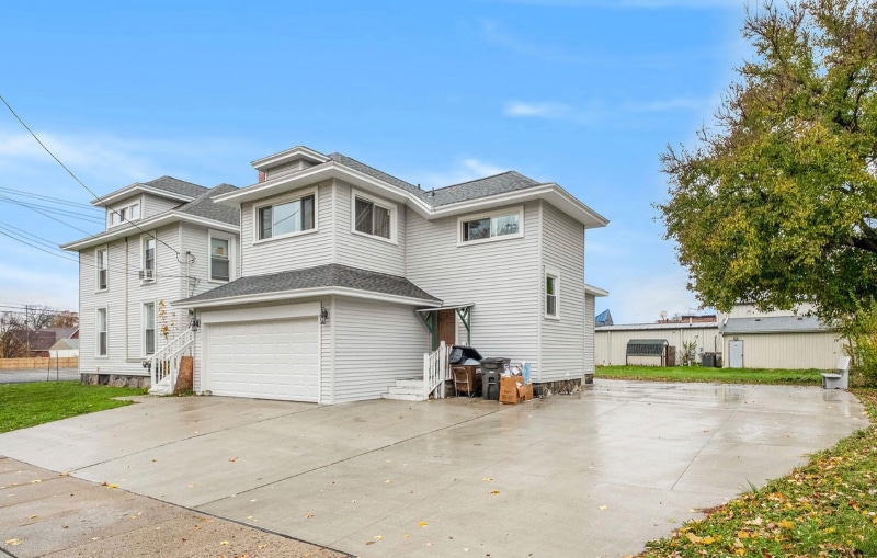 Building Photo - 119 S Elm Ave