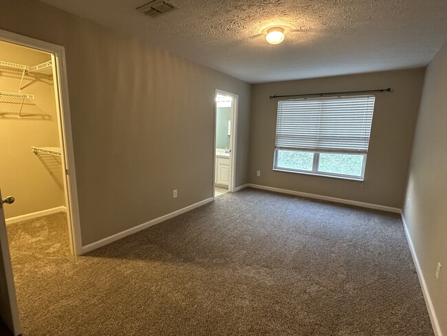 Primary bedroom - 425 Shadow Glen Dr