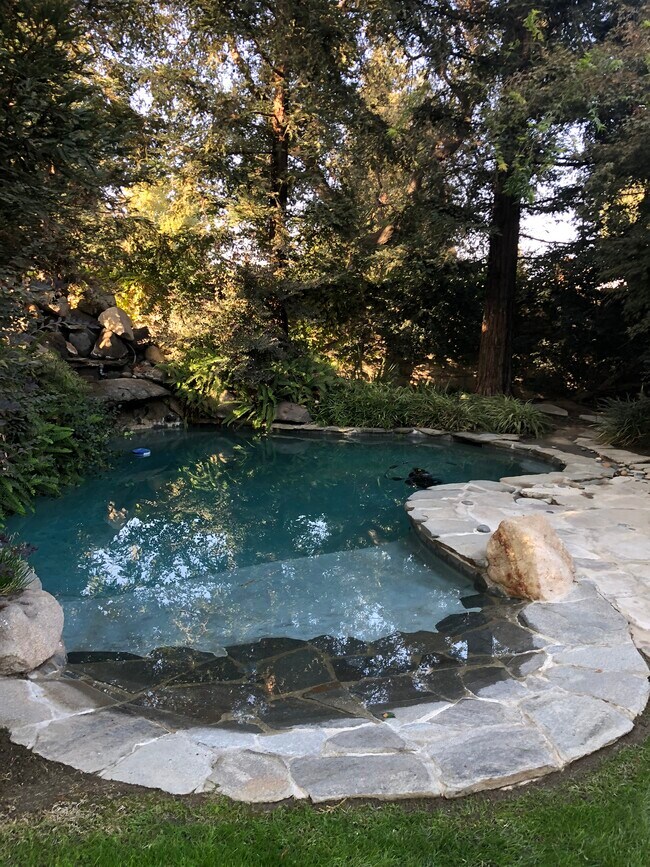 Building Photo - 2011 S Cottonwood St