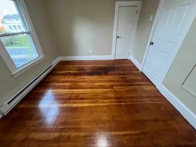 Building Photo - Gorgeous 1-bedroom, Second floor! Apartmen...