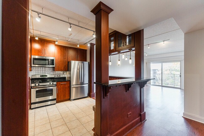 Building Photo - 125 Lakeview Dr