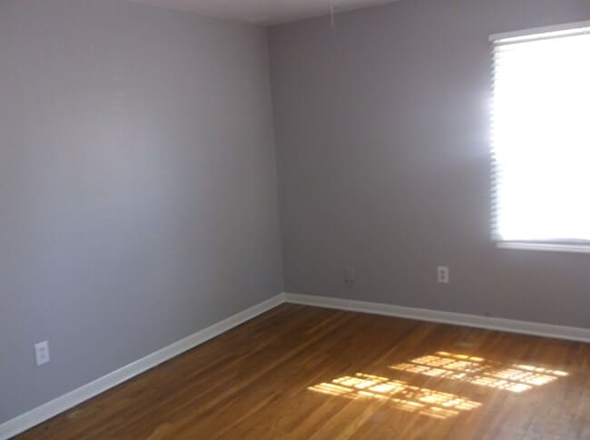 Building Photo - 412 Dreger Rd