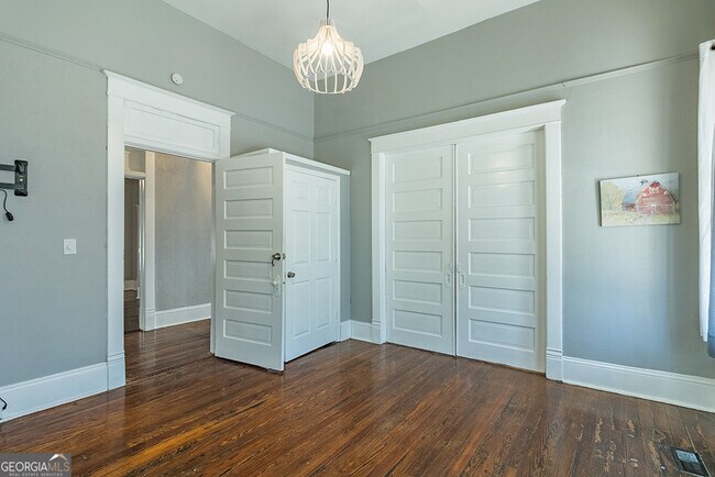 Building Photo - 2497 Napier Ave